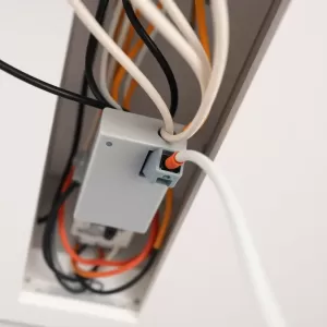Jak przedłużyć przewód elektryczny w suficie